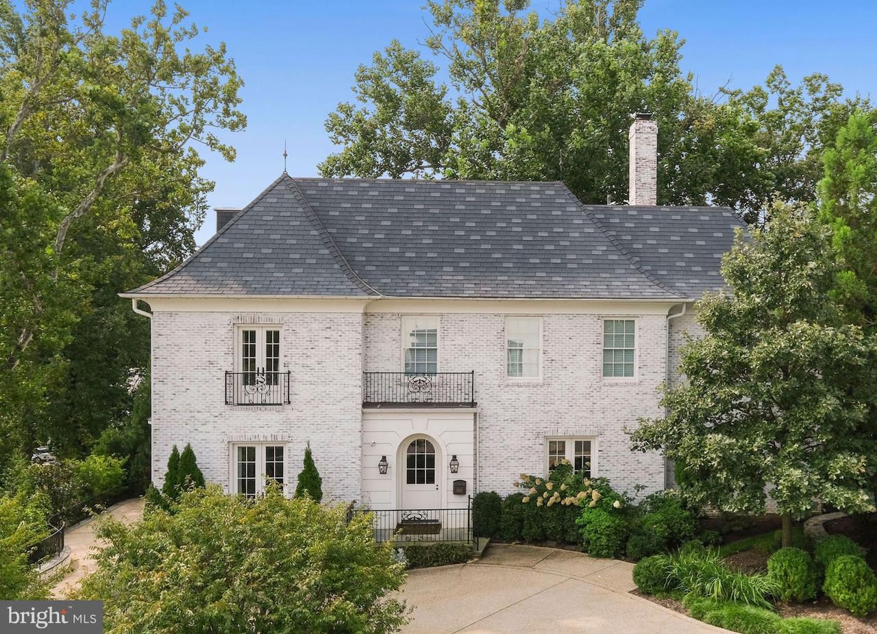 2101 Foxhall Rd NW