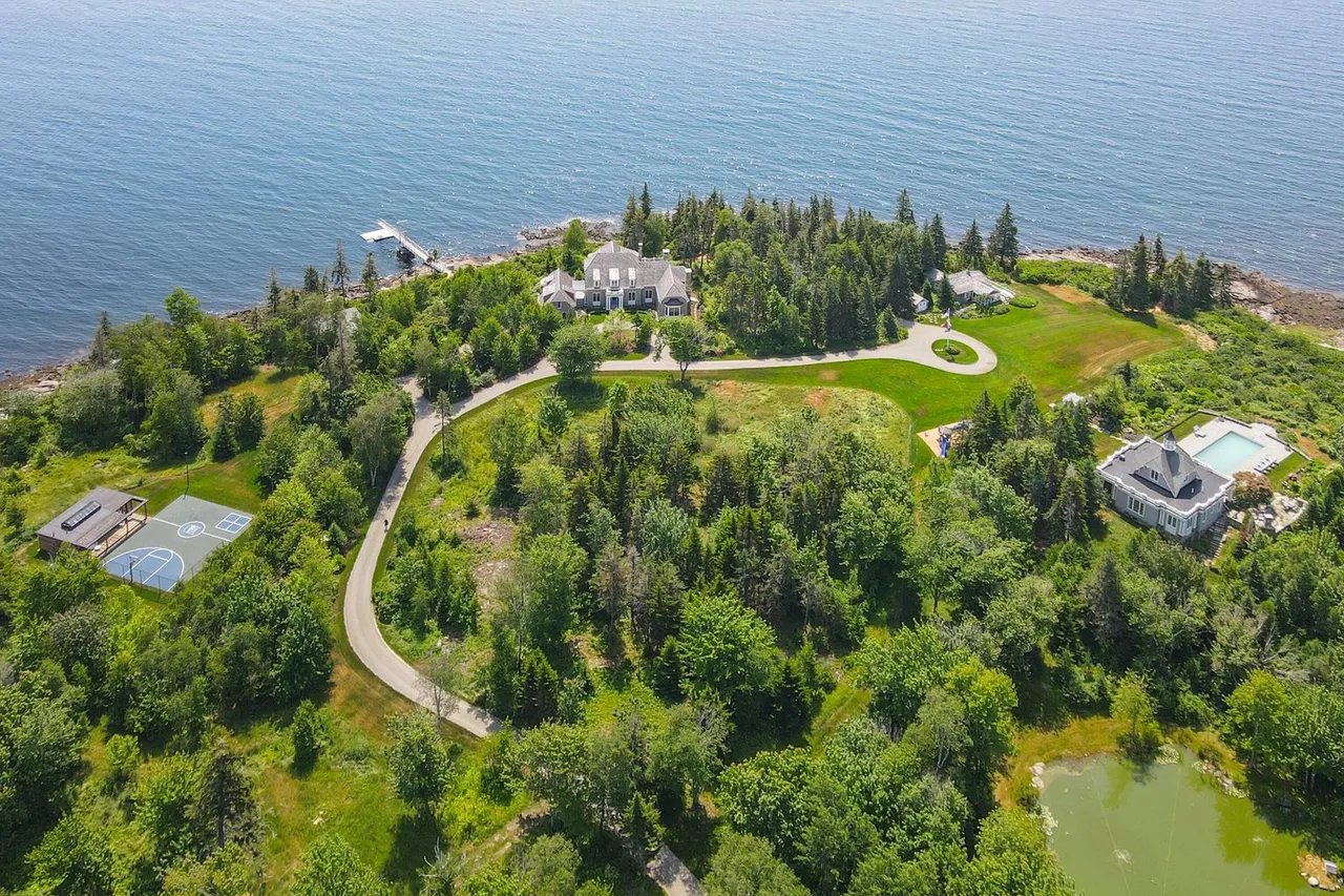 Saint George “Seasmoke Farm” Estate Sells for Record-Breaking $9,750,000