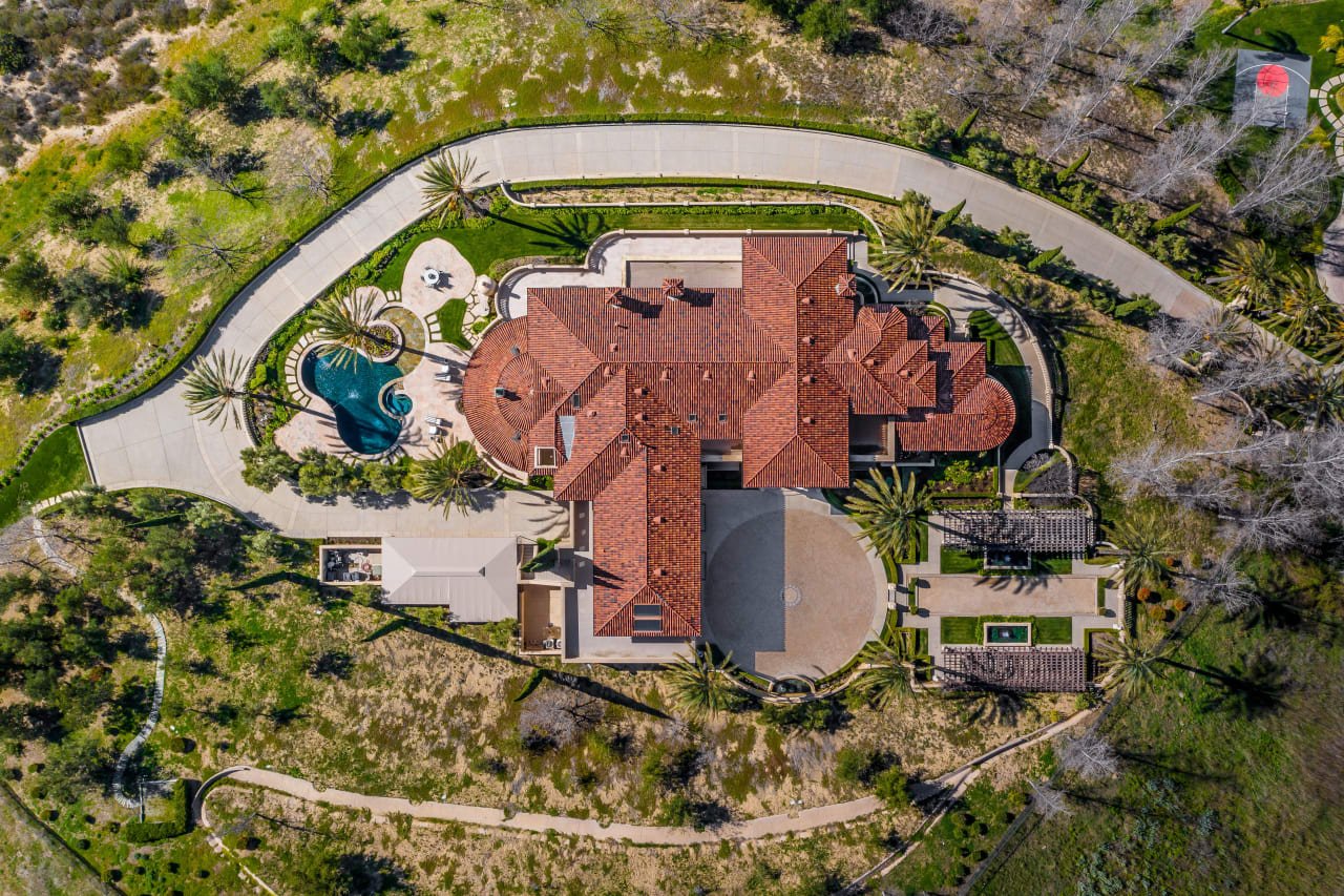1233 Woodland Grove Ct, Calabasas Real Estate