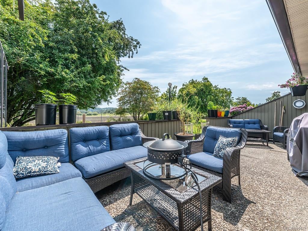 23-7751 E Saanich Rd