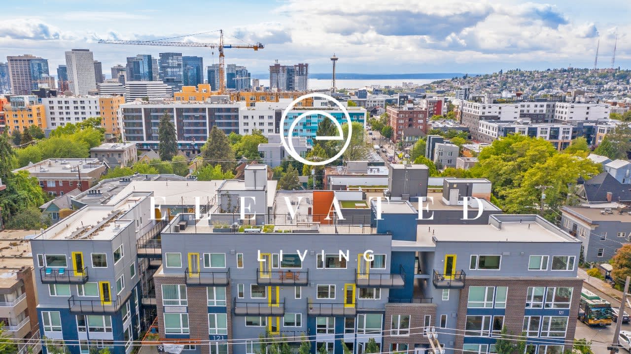 City Lover's, Top-Floor Corner View Home