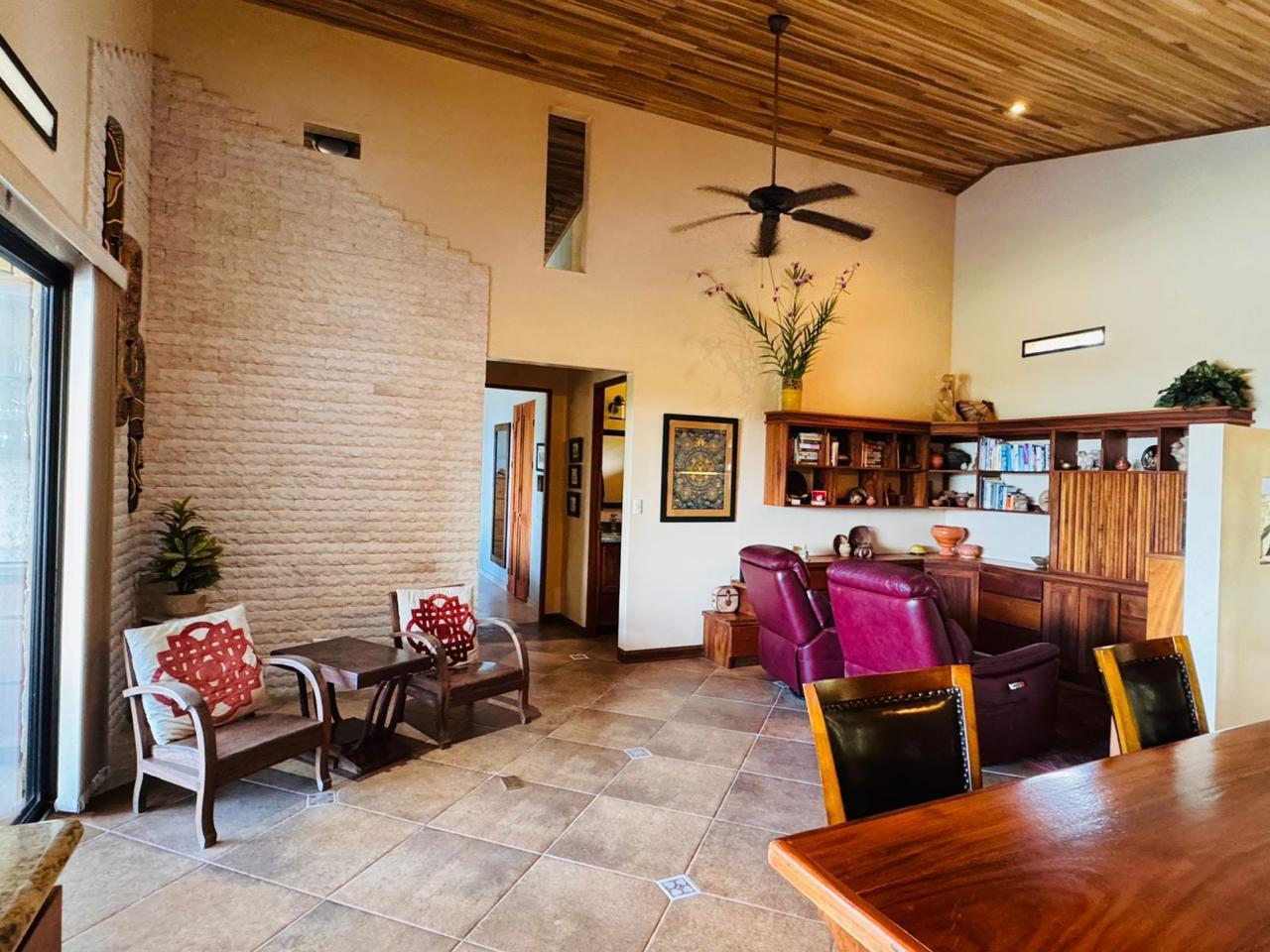 Luxury Lakefront Villa Guesthouse, Lake Arenal, Alajuela