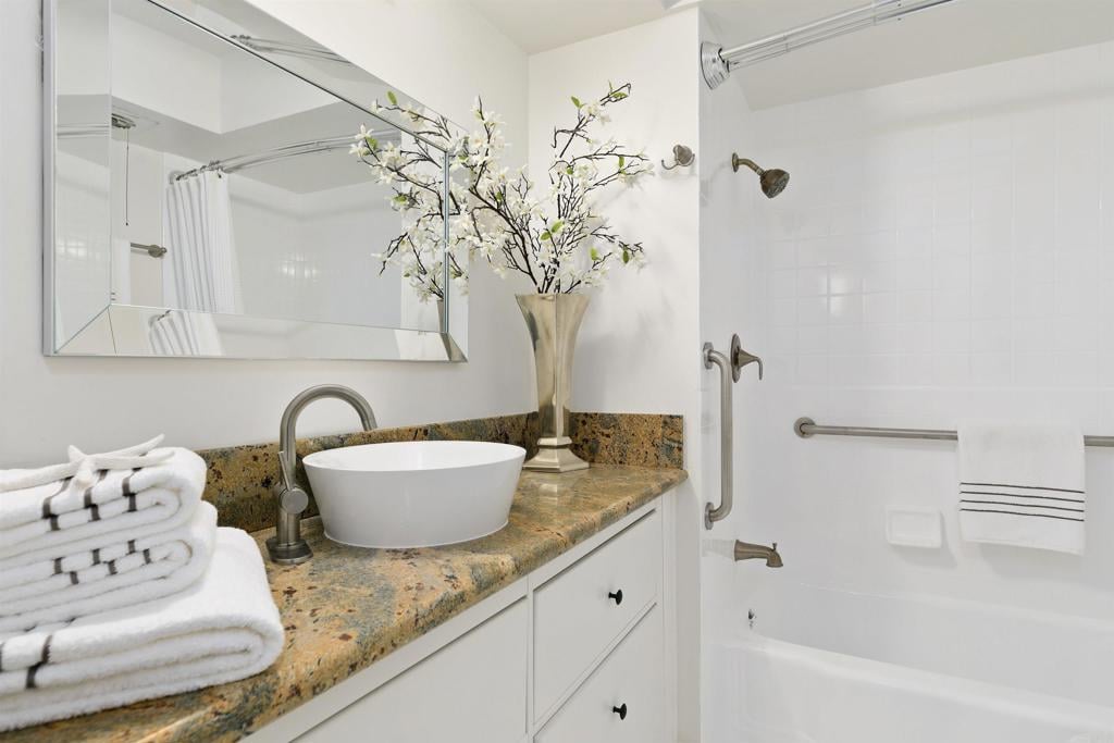 14-2354 Torrey Pines Rd, La Jolla