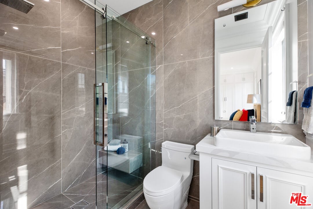 Oasis Sapphire