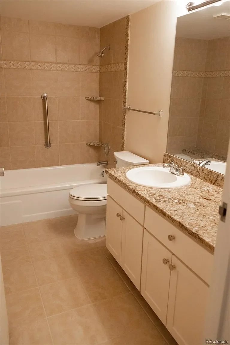 14390 E Marina Drive Unit 207