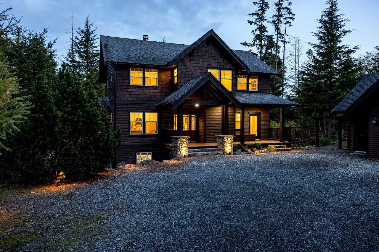 347 Salal Rd
