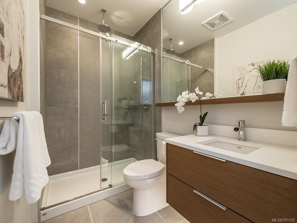 305-1765 Oak Bay Ave