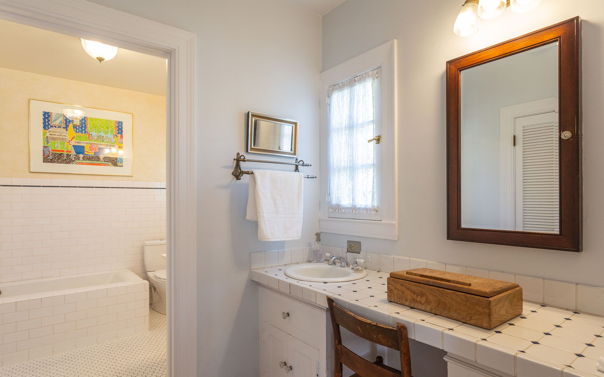 329 N Van Ness Ave, Larchmont