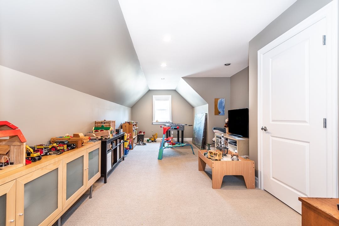 1069 Jay Cres