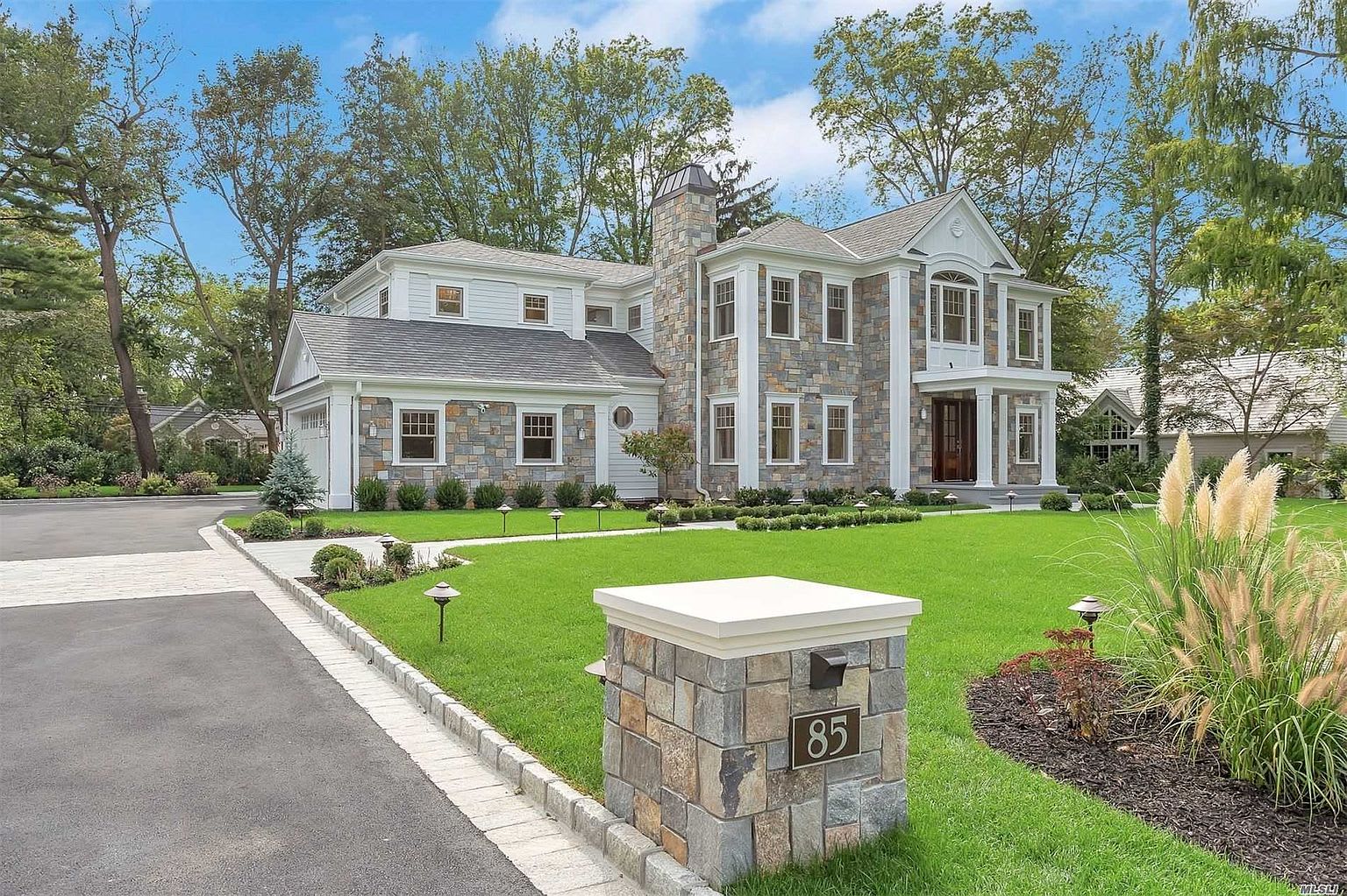 85 Country Club Dr