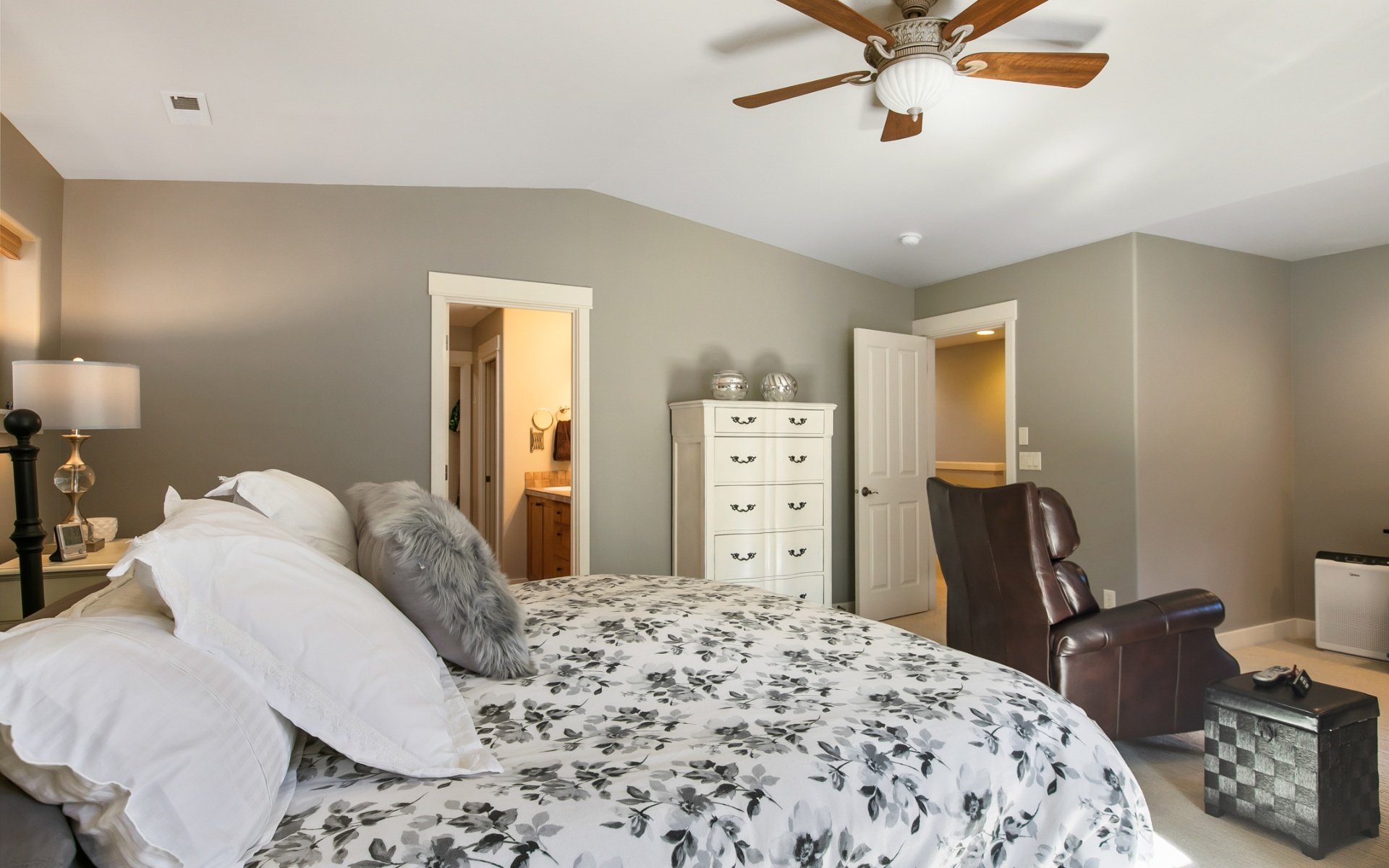 2063 NW Cabot Lake Ct