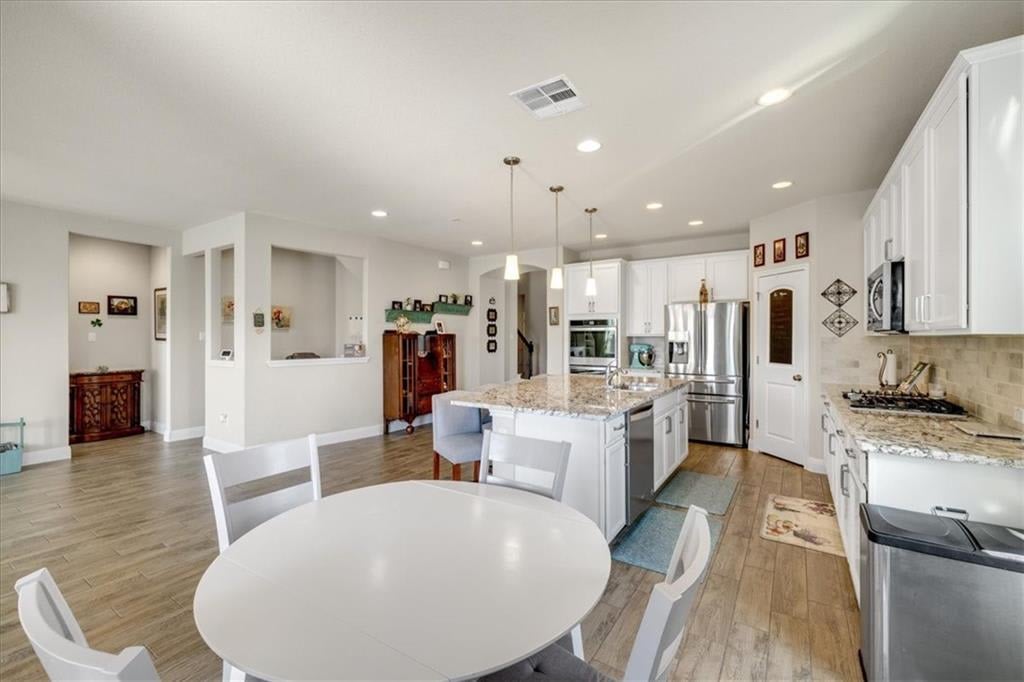 7318 Loggia Pl