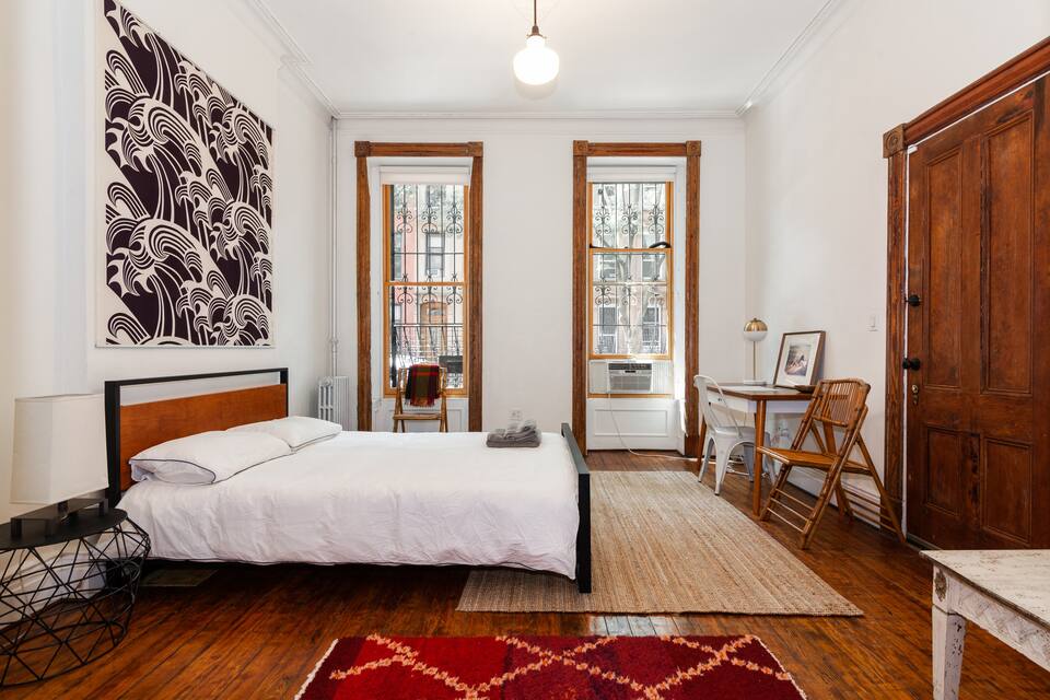 25 St Marks Place