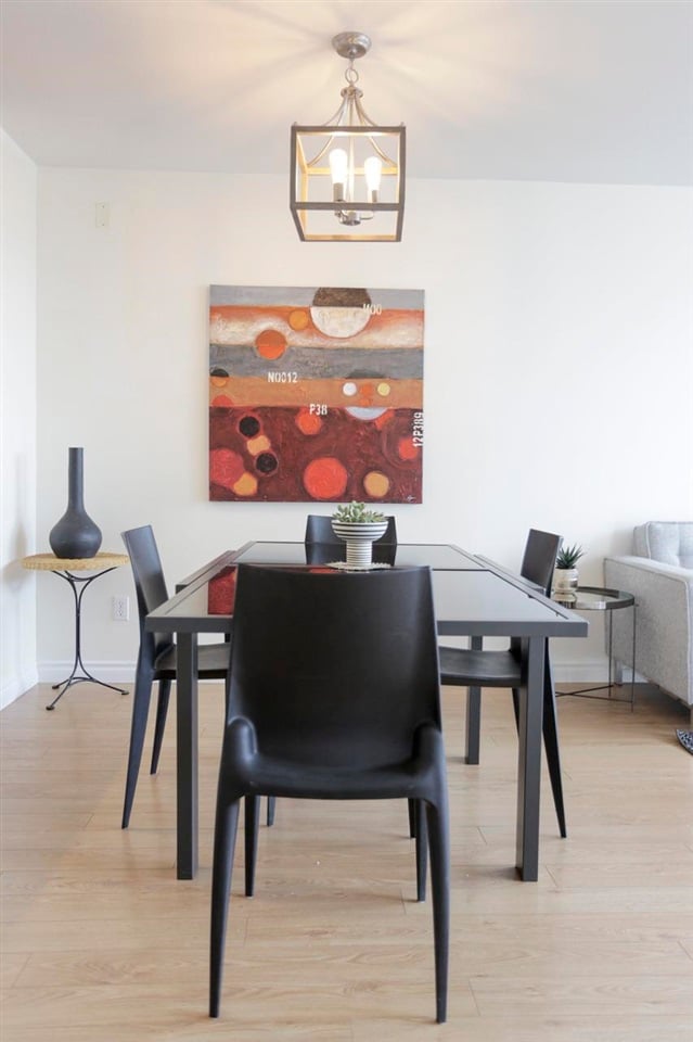 302-305 Lonsdale Ave