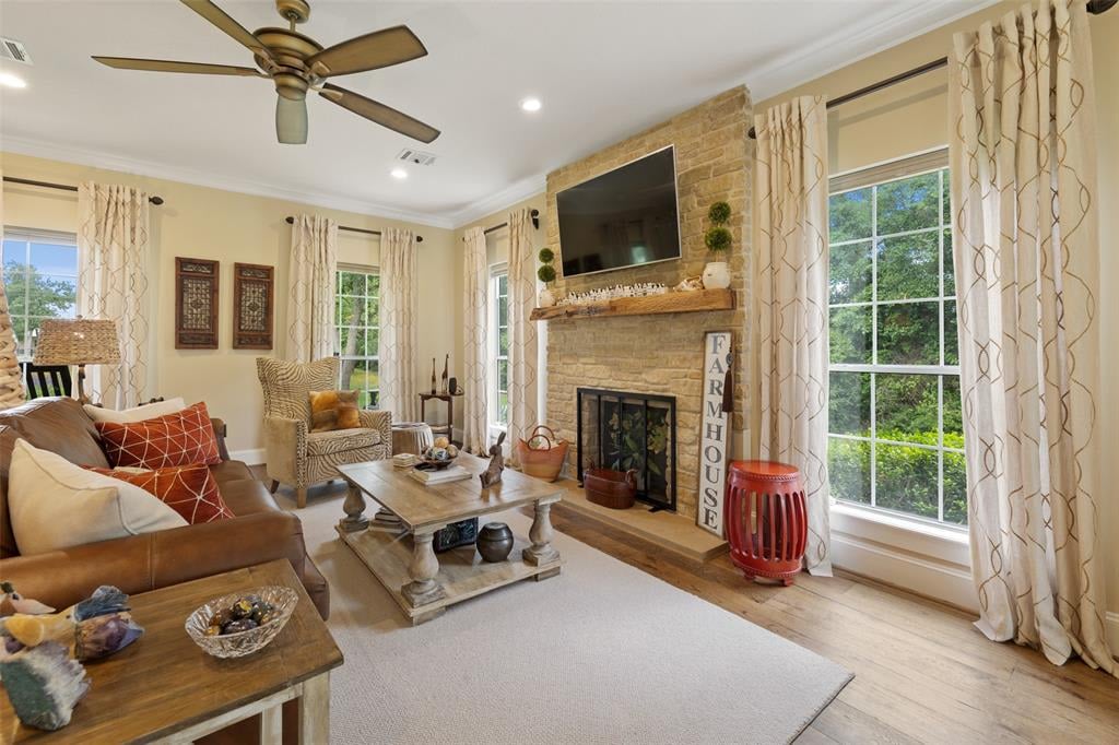 461 Piney Creek Rd Bellville, Tx 77418