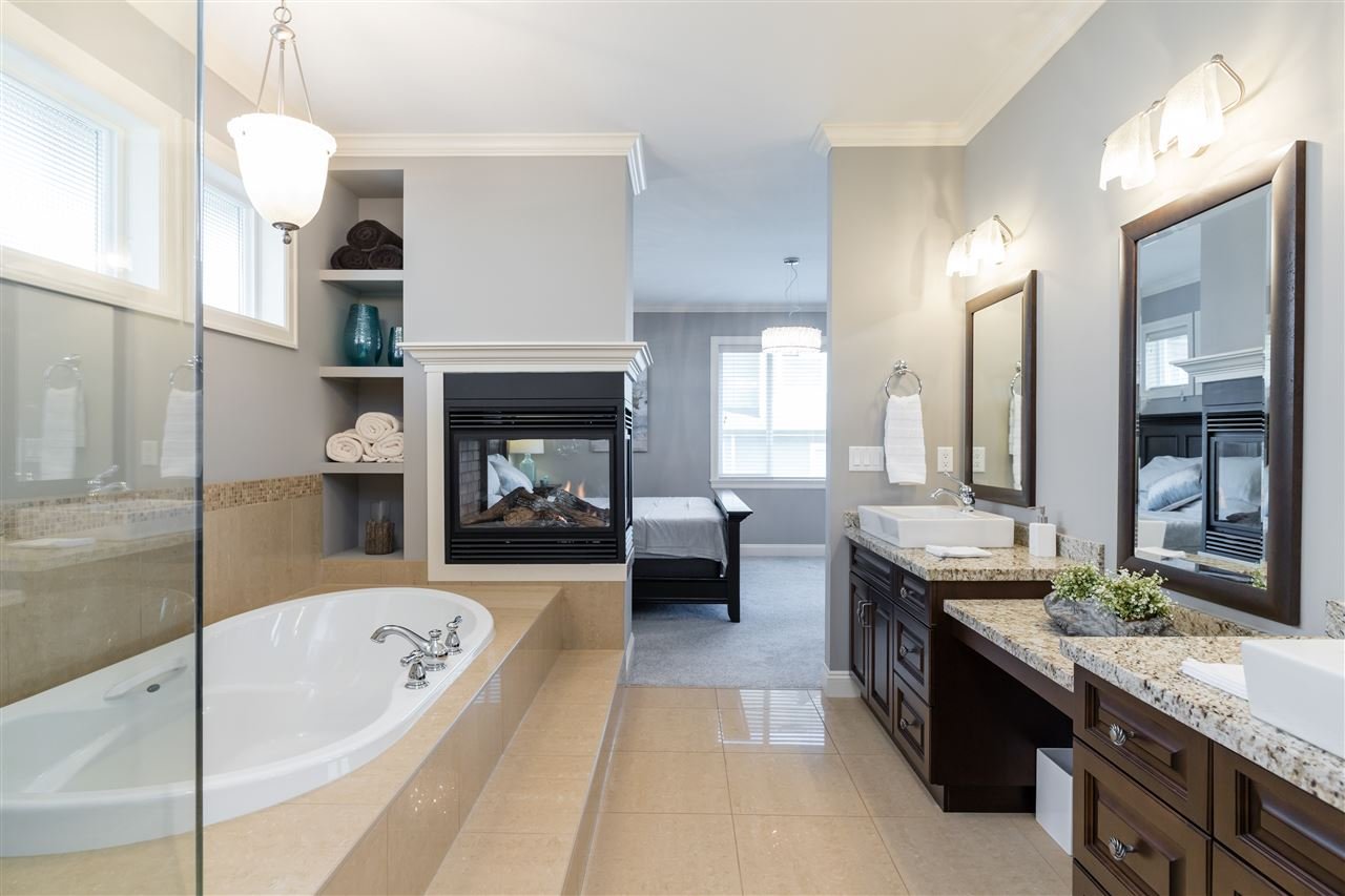 2554 163 St
