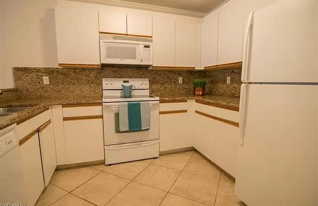 55 EMERALD WOODS DR #C3