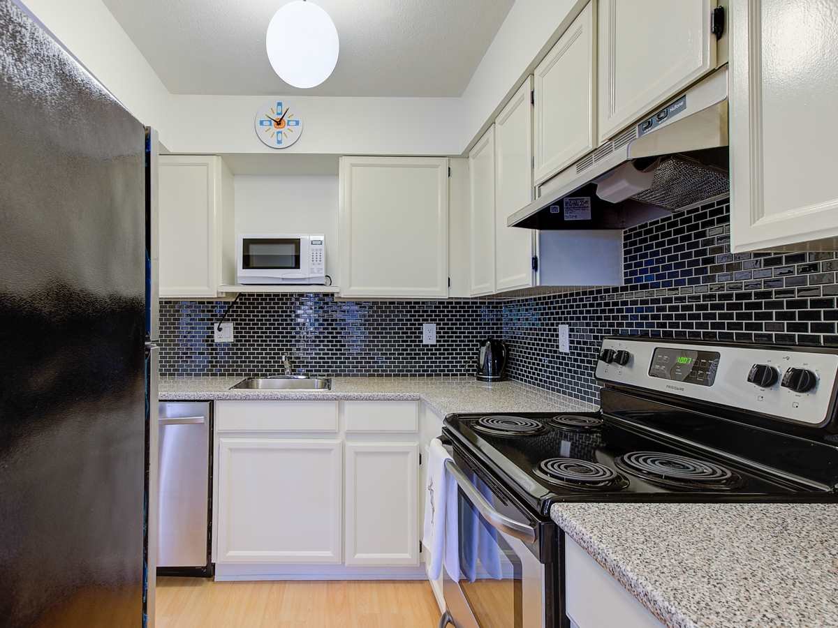 113-1910 Chesterfield Ave
