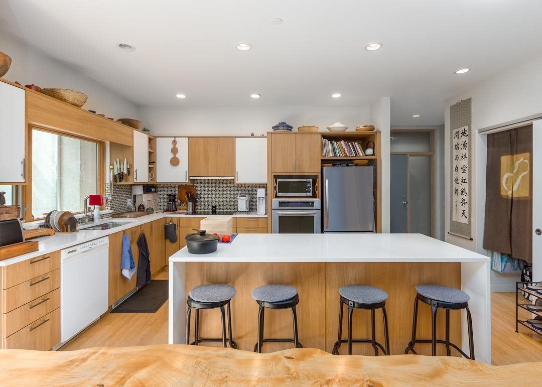 4-3276 Mamquam Rd