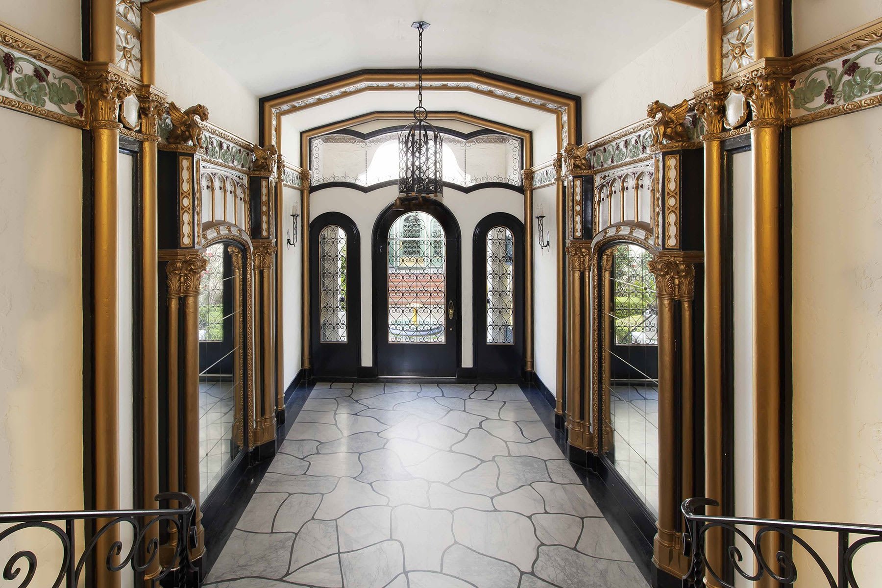 3835 Scott Street, Unit 206