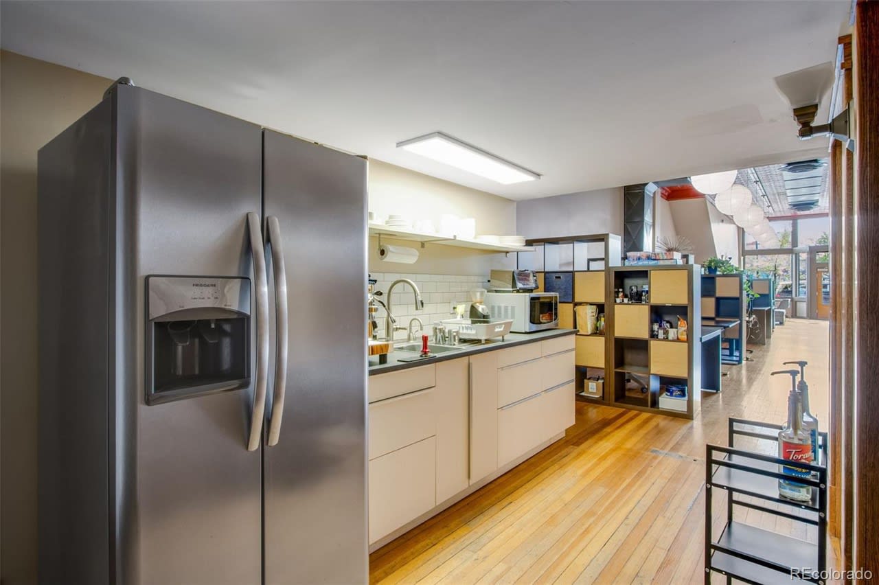 Prime Mixed Use Building: 922 8th Ave - $1.05M