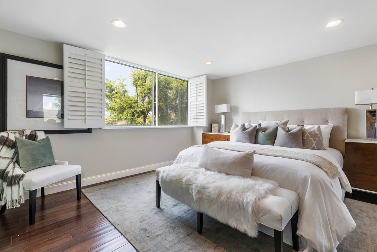 137 S Palm Drive #406