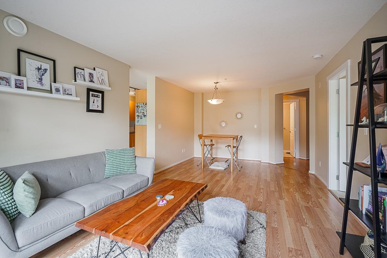 316-9319 University Cres