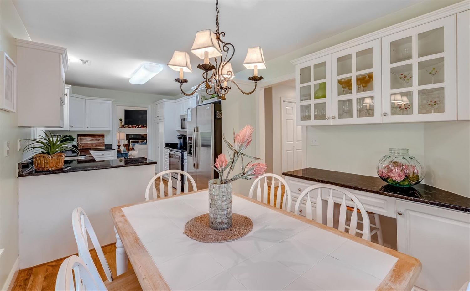 8 Edgewater Aly