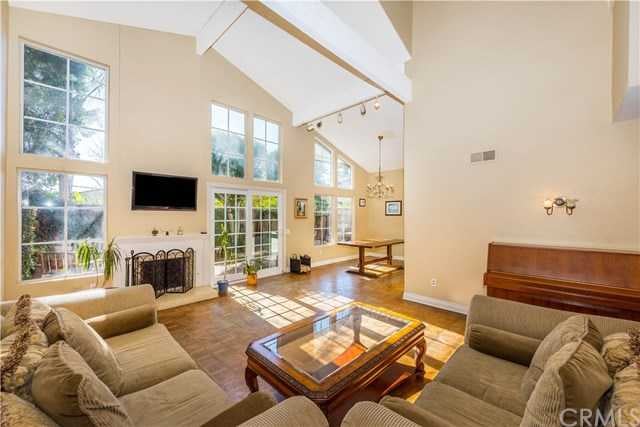 1095 Glen Circle