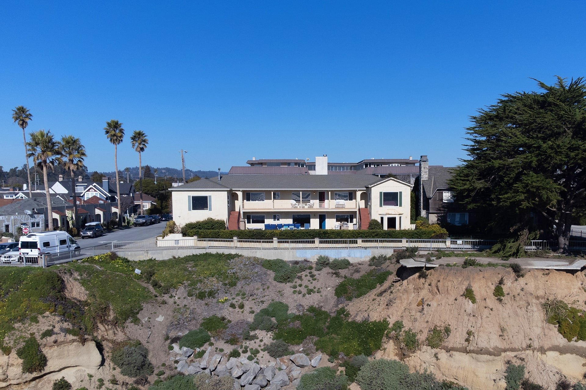 Santa Cruz Beach Living - 1703 E Cliff Dr