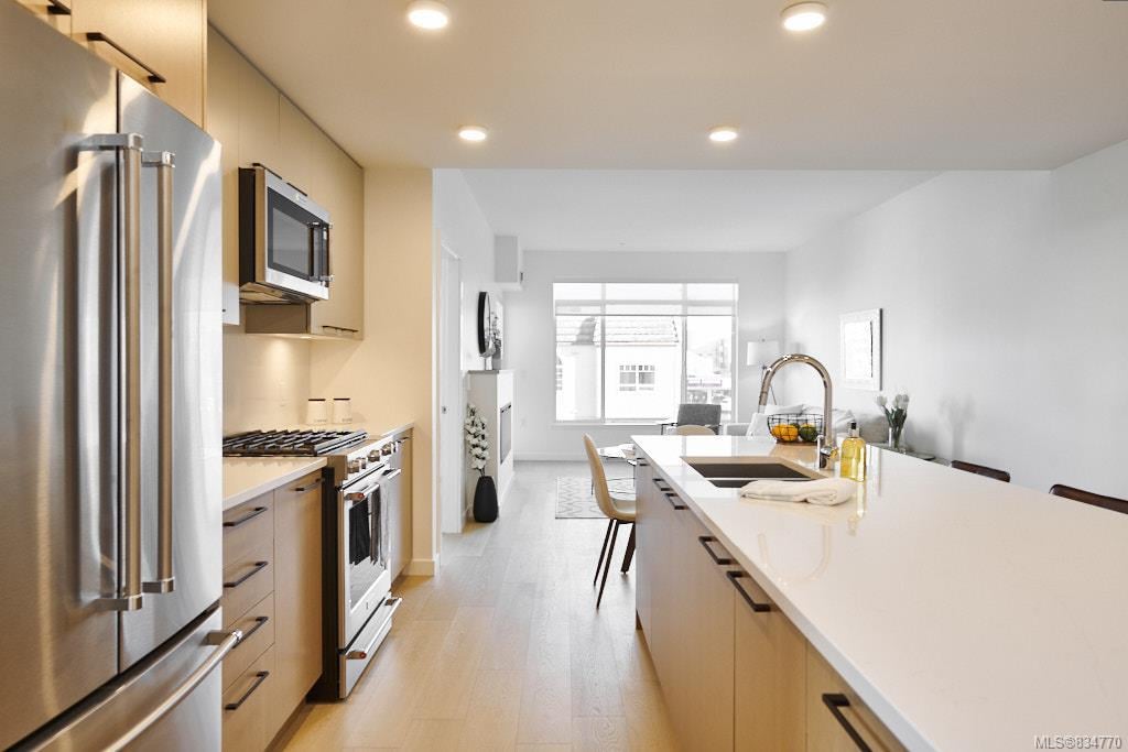 301-9775 Fourth St, Sidney