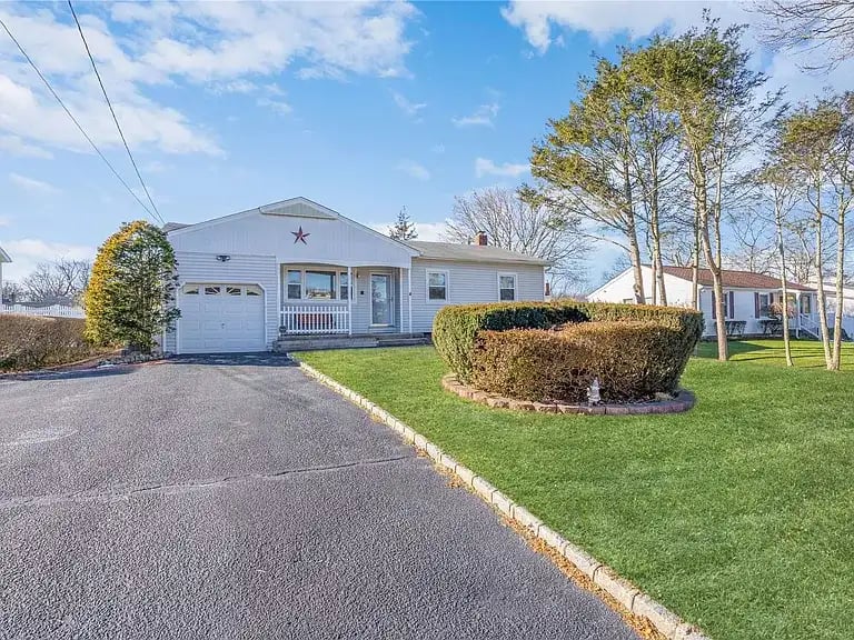 378 Holbrook Rd