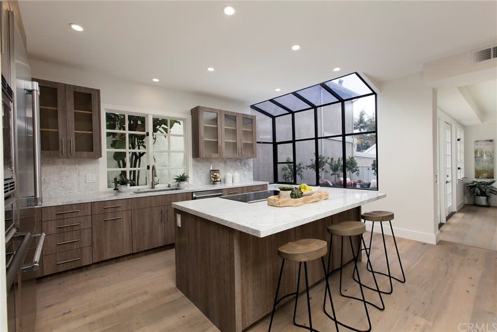 611 Dahlia Ave