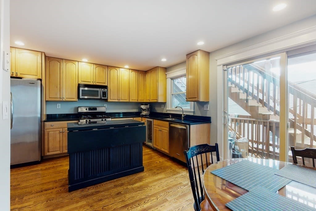 129 M St, #2