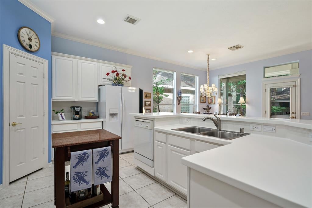 6 Robindale Circle