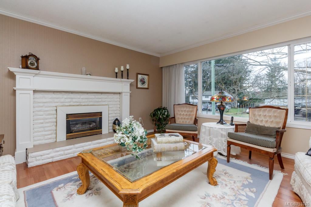 732 Thomasset Pl, Langford