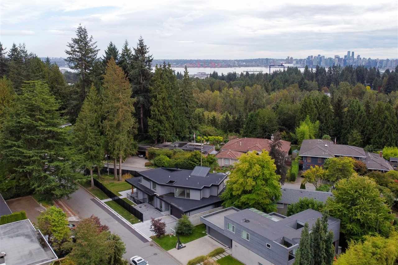 2710 Crescentview Dr