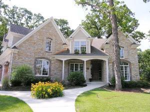 210 Burr Oak Cir
