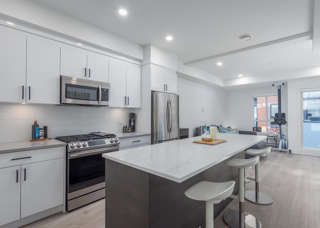 203-37842 Third Ave