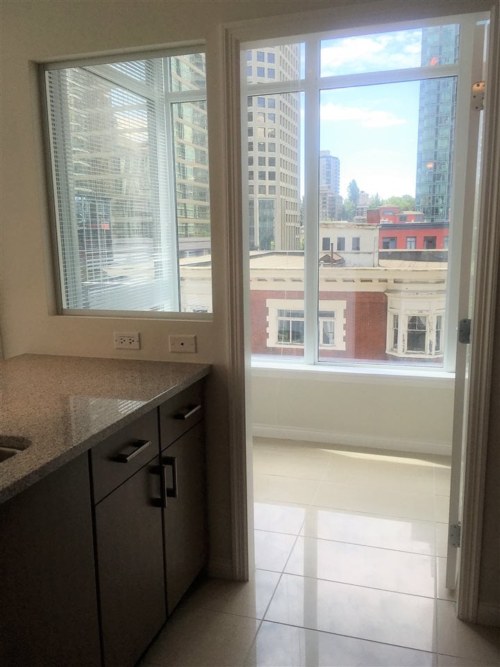802-1211 Melville St