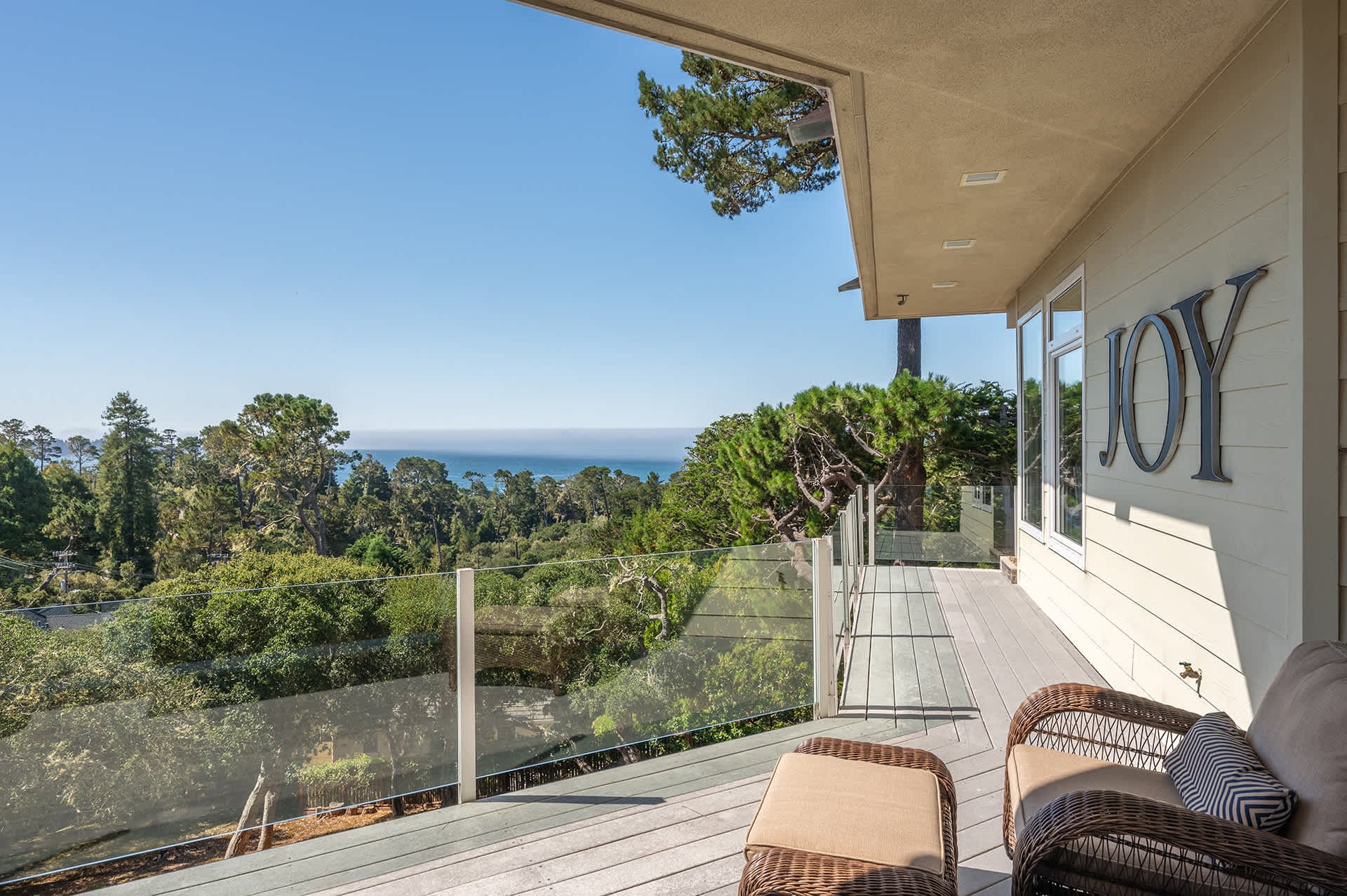Sweeping Ocean Views - 24916 Lincoln Street