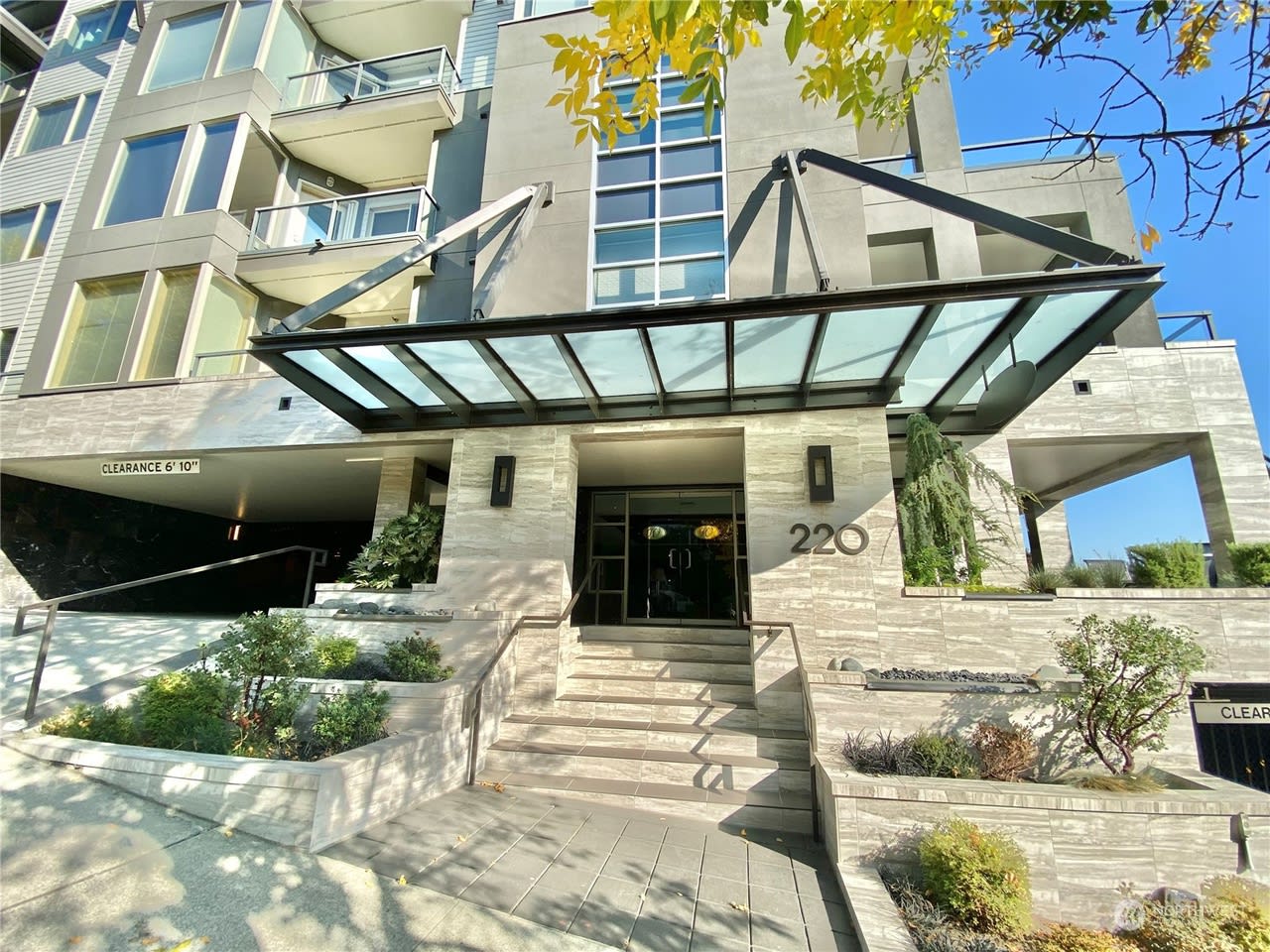 220 1st St, #401
