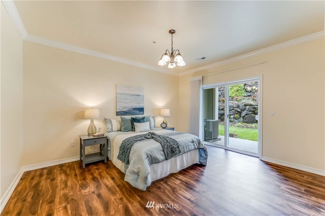 4406 Providence Point Place SE #104, Issaquah, WA 98029