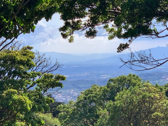 Vast Mountain Farm Acreage, Heredia