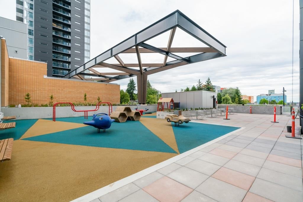 2209-13615 Fraser Hwy