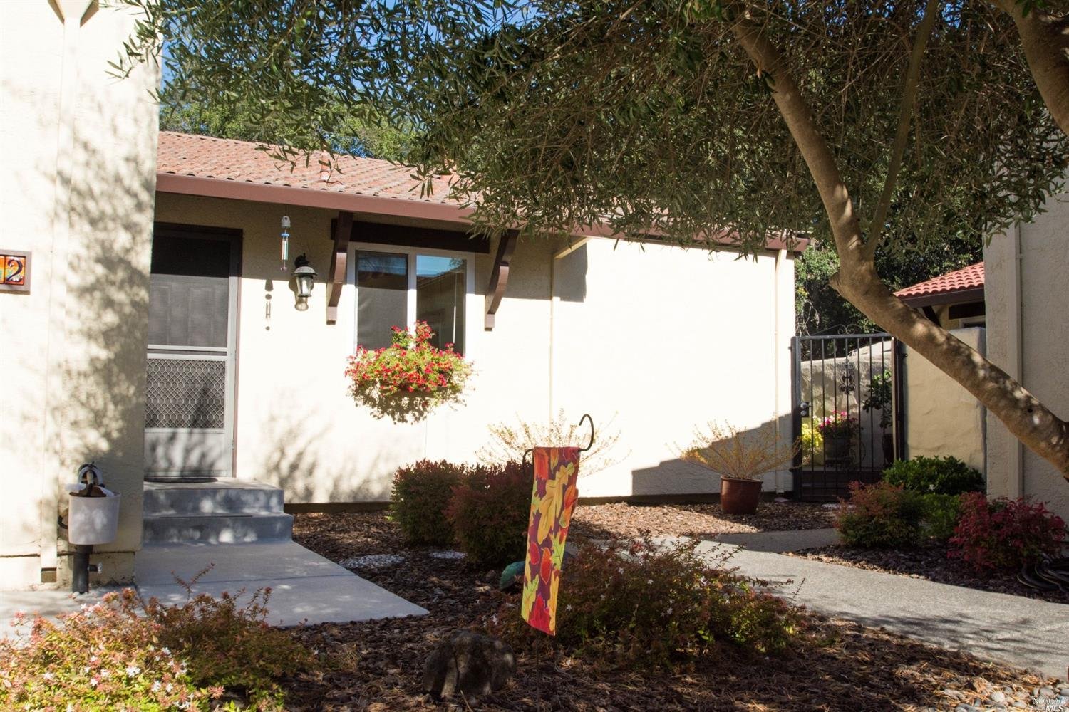 912 Shady Oak Dr