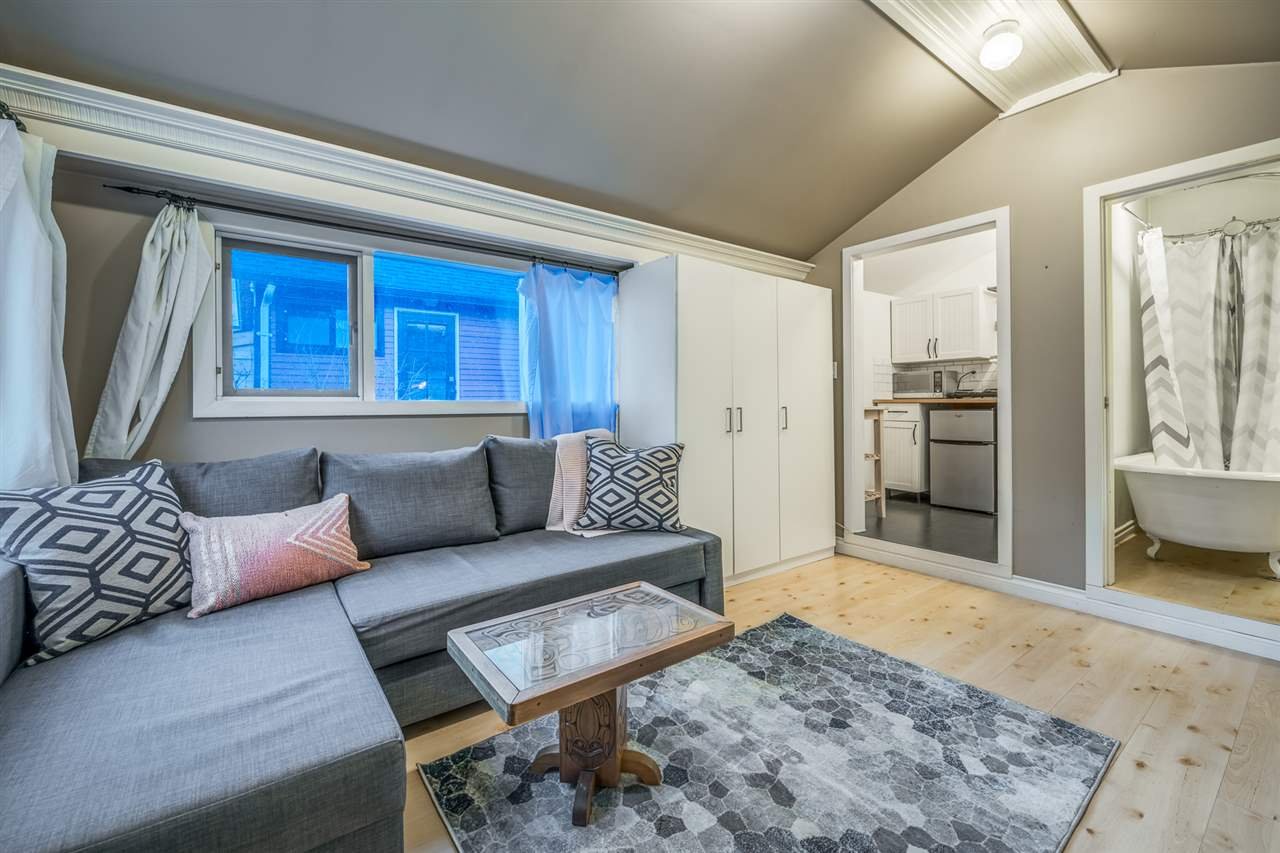 236 W 5th St