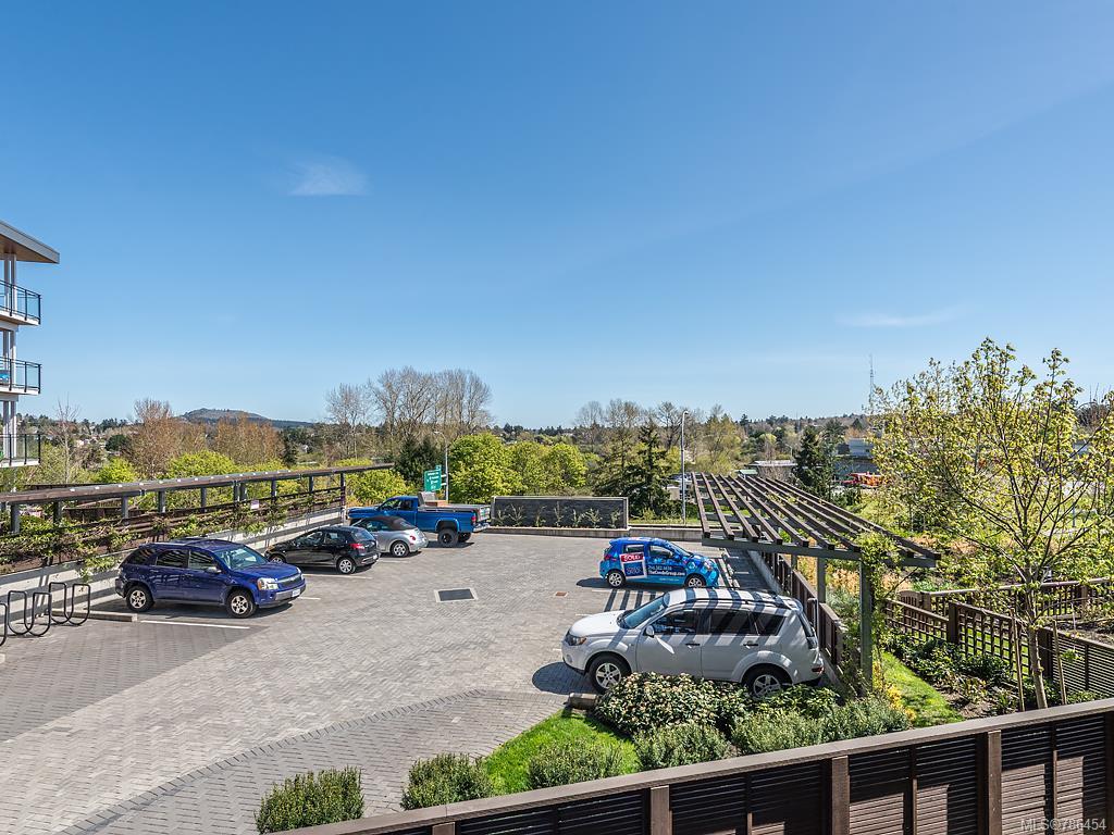 203-3811 Rowland Ave, Saanich