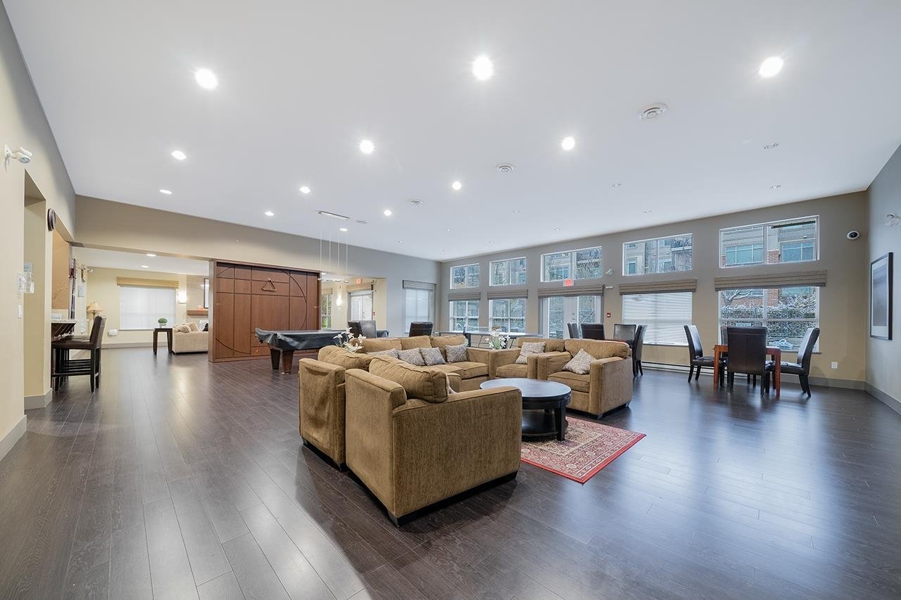 206-9288 Odlin Rd