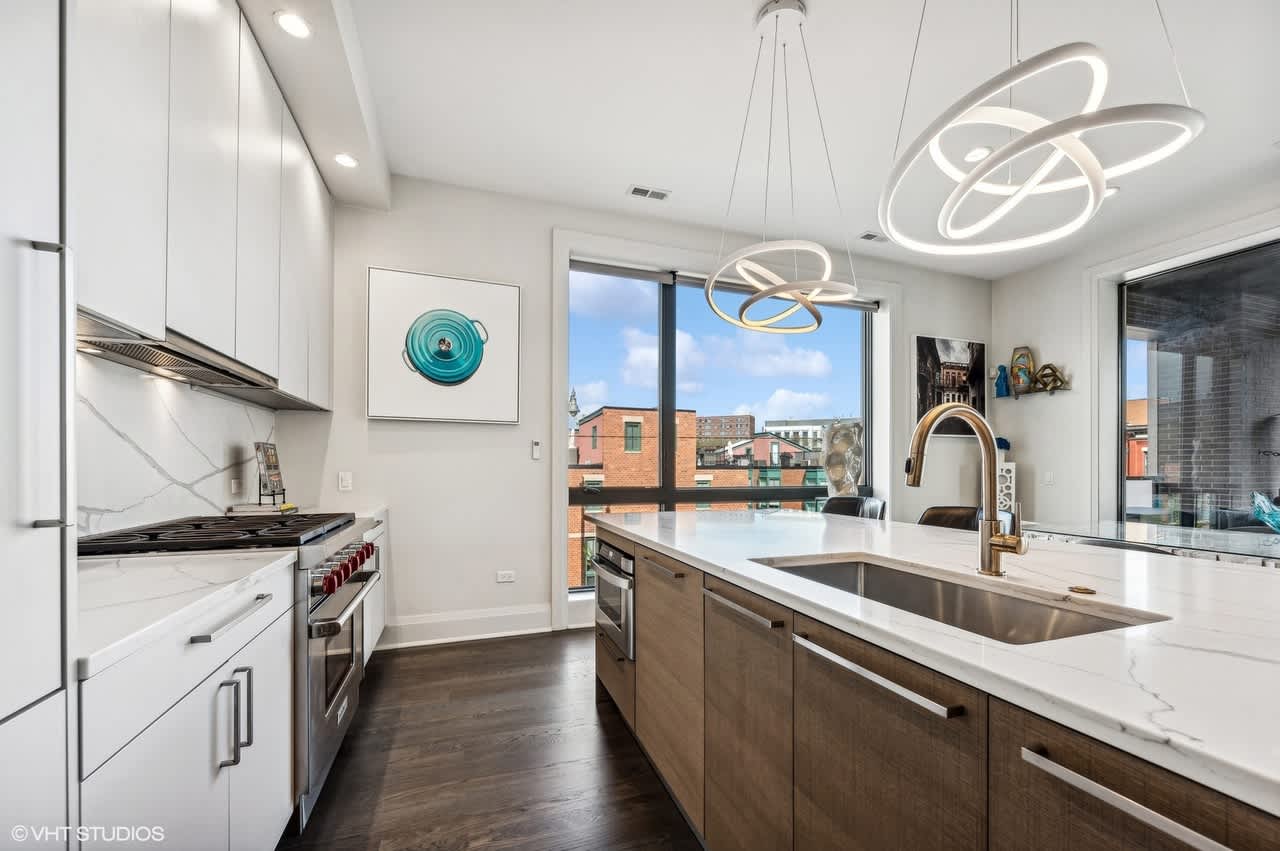 1110 W Schubert